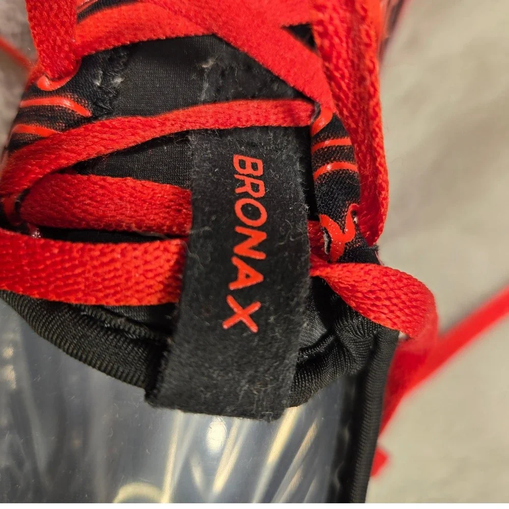 Bronax Mens Athletic Sneakers‎ Black Red Lightning Pattern Blade Sole Size 41 EU